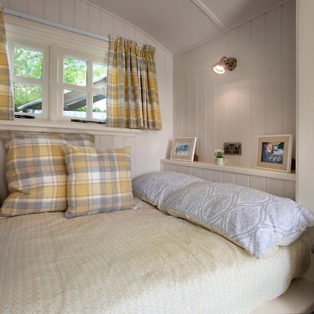 The Heron Shepherds Hut At Lyth Valley Brigsteer Ngoại thất bức ảnh